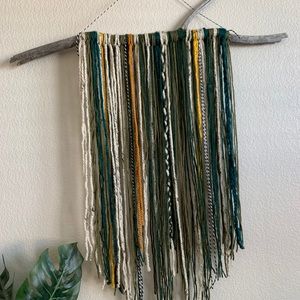 Yarn wall hanging